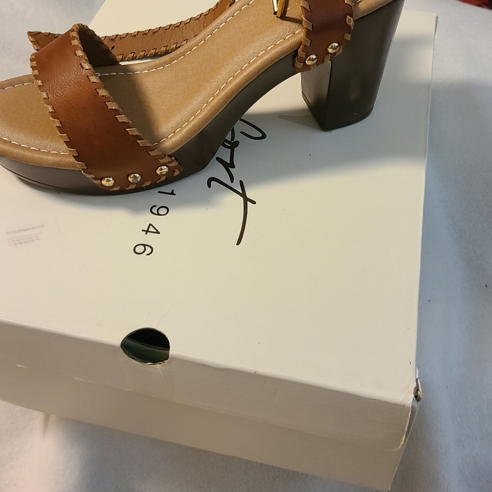 Shoes - Picture 4 of 6